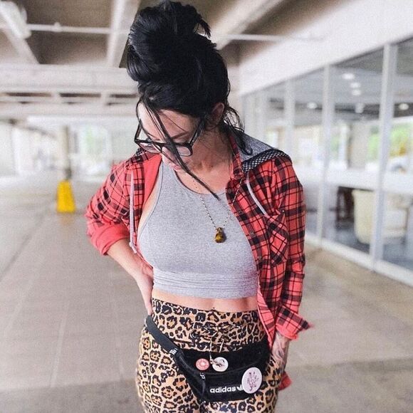 Celestial Bodiez CB Collective Riot Tank Gray Crop Tank Top / Sports Bra Medium - Picture 3 of 11